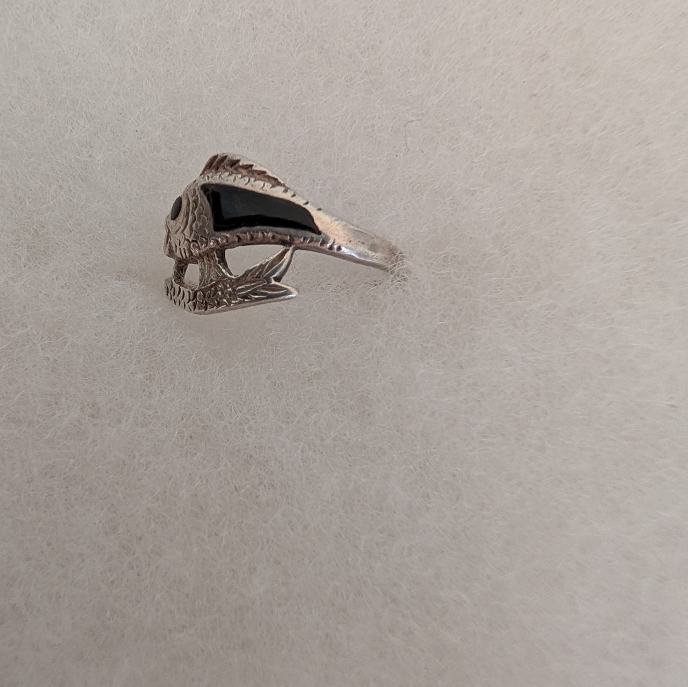 925 Sterling Silver Fish Ring With Black Onyx Inlay - Picture 3 of 4